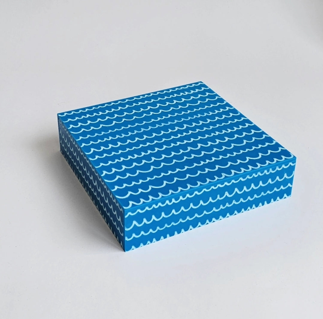 Suporte-Bandeja-Altura-em-Acrílico-Textura-Ondas-20-20-5-cm