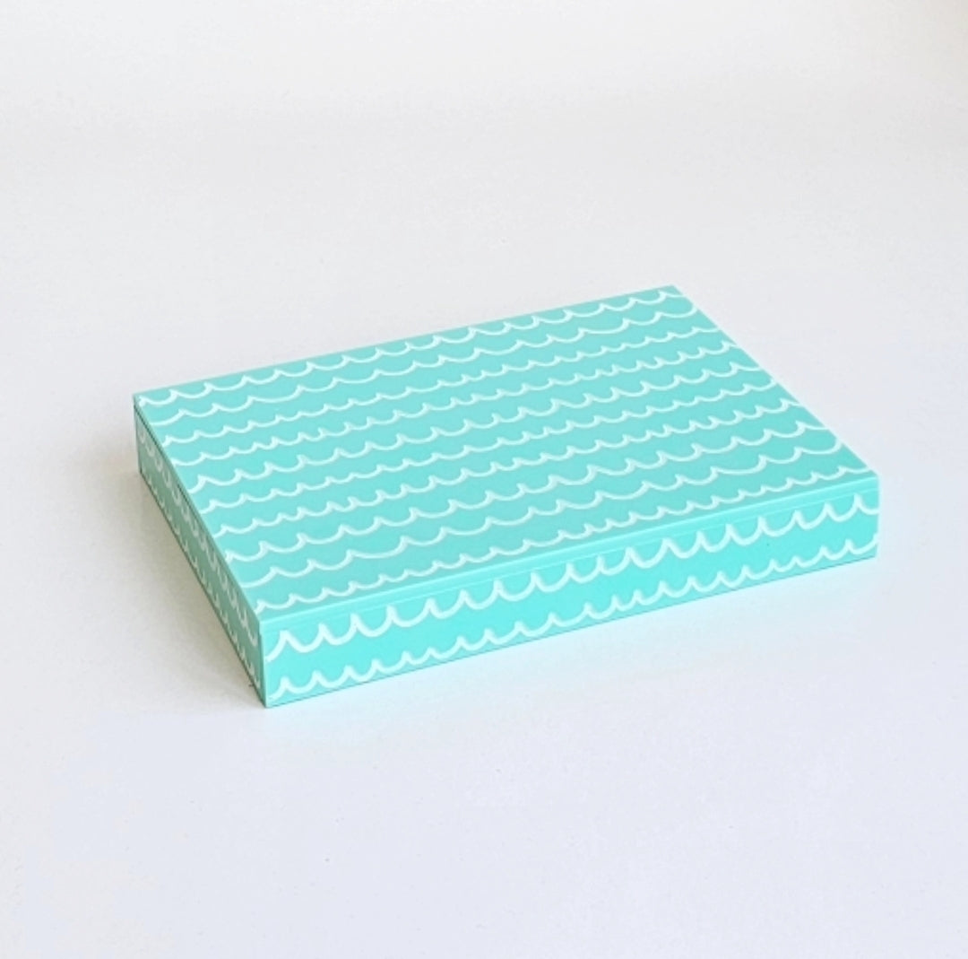 Suporte Bandeja Altura em Acrílico Textura Ondas 20x15x2,5cm