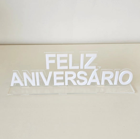 adorno-de-mesa-em-acrilico-feliz-aniversario