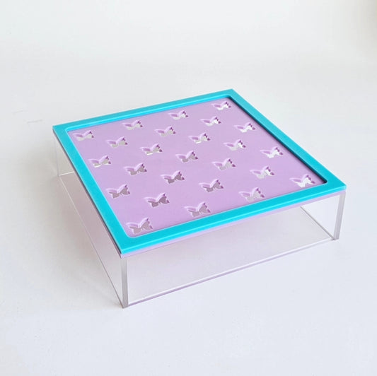 Suporte Bandeja Altura em Acrílico Borboleta Vazada 20x20x5cm