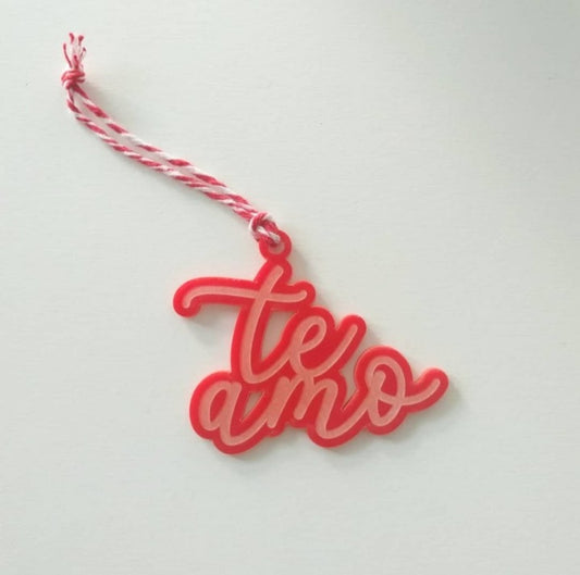 Tag em Acrílico para Dia dos Namorados Te Amo